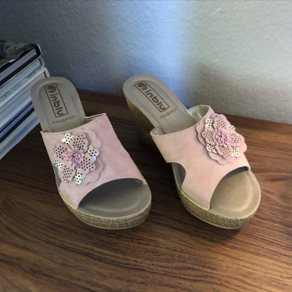 Italian Wedge Heals - Picture 1 of 3